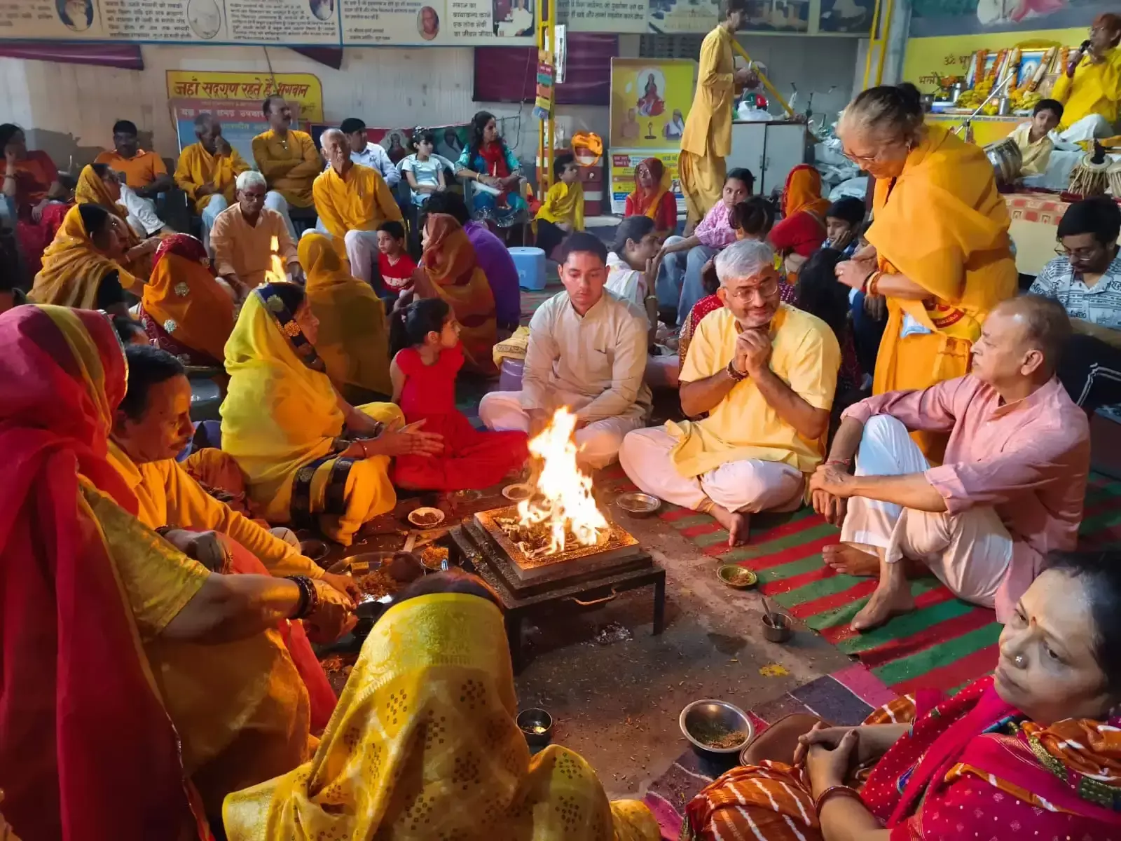 गायत्री परिवार के छह केंद्रों पर धार्मिक आयोजन, हजारों आहुतियों से गूंजा परिसर गायत्री परिवार के छह केंद्रों पर धार्मिक आयोजन, हजारों आहुतियों से गूंजा परिसर