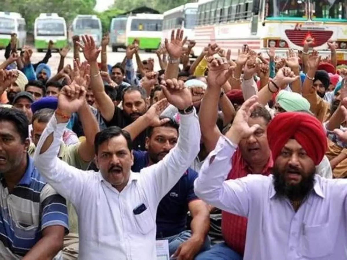 पंजाब में महाहड़ताल से जनजीवन प्रभावित, 3 लाख कर्मचारियों का सामूहिक अवकाश पंजाब में महाहड़ताल से जनजीवन प्रभावित, 3 लाख कर्मचारियों का सामूहिक अवकाश