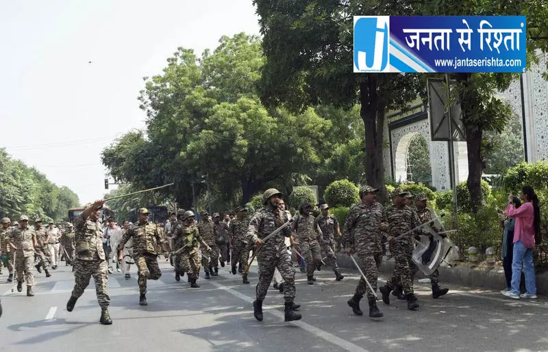 बंगला साहिब गुरुद्वारे से शॉर्टकट नहीं ले सकेगी पुलिस, DSGMC ने लगाई रोक बंगला साहिब गुरुद्वारे से शॉर्टकट नहीं ले सकेगी पुलिस, DSGMC ने लगाई रोक