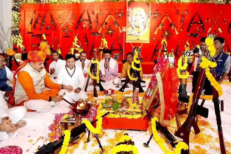 मध्य प्रदेश में दशहरे पर सभी जिलों में आयोजित हुए शस्त्र-पूजन कार्यक्रम मध्य प्रदेश में दशहरे पर सभी जिलों में आयोजित हुए शस्त्र-पूजन कार्यक्रम