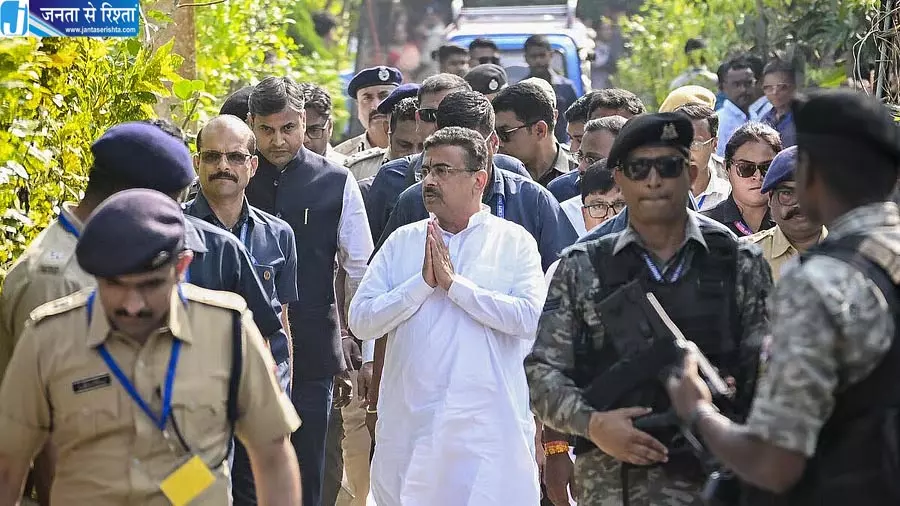 दुर्गा पूजा भगदड़ पर सियासी घमासान, सुवेंदु अधिकारी ने विपक्ष पर लगाए गंभीर आरोप दुर्गा पूजा भगदड़ पर सियासी घमासान, सुवेंदु अधिकारी ने विपक्ष पर लगाए गंभीर आरोप