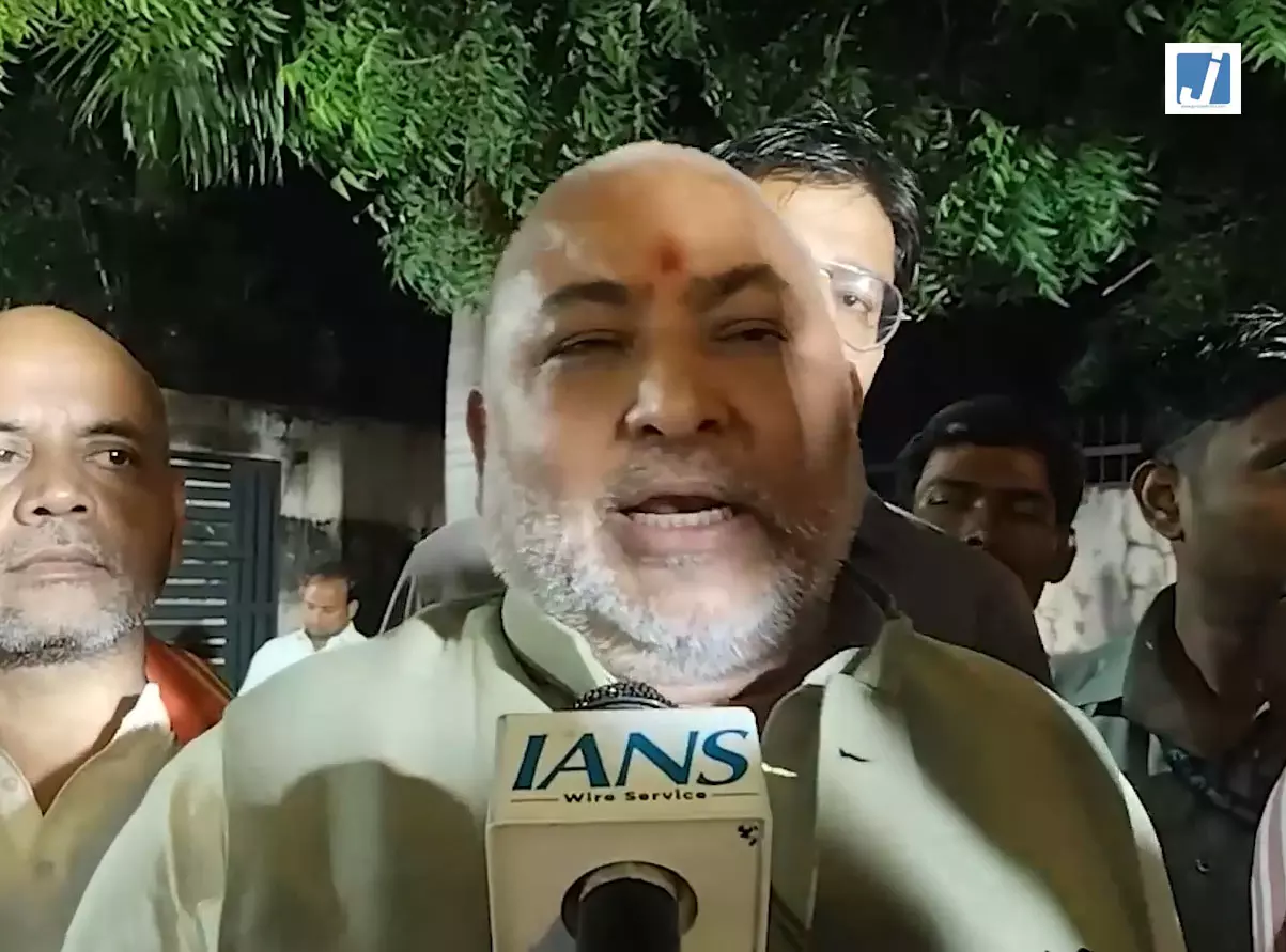 अखिलेश यादव पर मंत्री दयाशंकर सिंह का तीखा हमला, बोले अखिलेश यादव पर मंत्री दयाशंकर सिंह का तीखा हमला, बोले