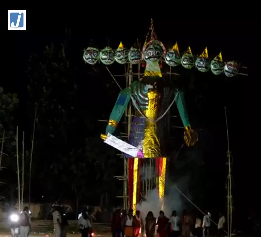 भुवनेश्वर में रावण दहन समारोह में शामिल हुईं भाजपा सांसद अपराजिता सारंगी भुवनेश्वर में रावण दहन समारोह में शामिल हुईं भाजपा सांसद अपराजिता सारंगी