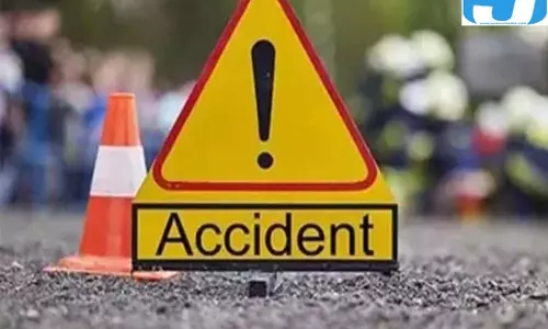 जम्मू-पठानकोट हाईवे पर बैरिकेड से टकराई बाइक, दो युवकों की मौत