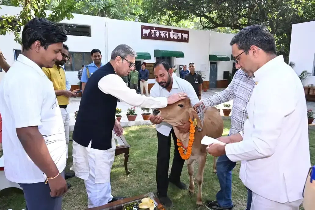 लोक भवन परिसर में अब होगी गोसेवा, राज्यपाल ने किया गौशाला का उद्घाटन