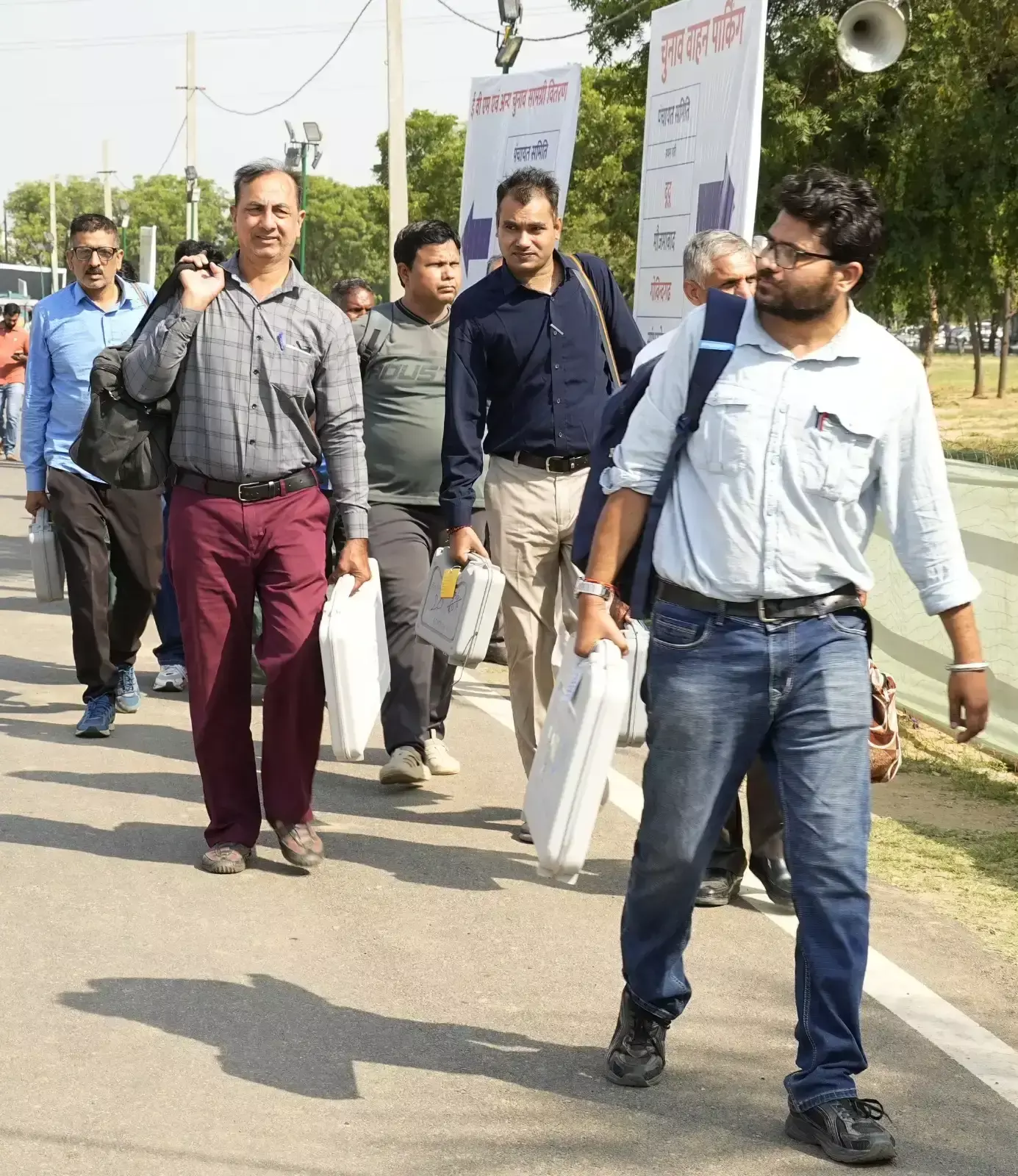 पंचायत चुनाव को लेकर हलचल तेज, मतदान टोलियां रवाना