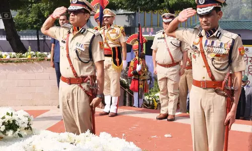 वीर पुलिस जवानों की स्मृति में श्रद्धांजलि कार्यक्रम आयोजित