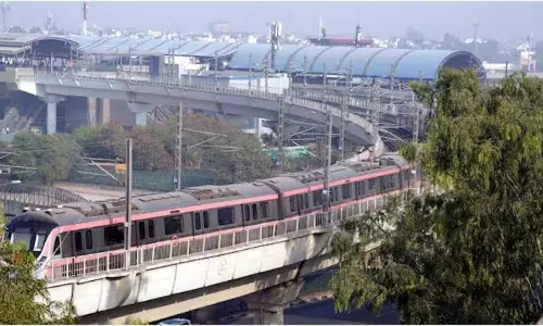दिल्ली में प्रदूषण से मुकाबले के लिए डीएमआरसी ने बढ़ाई मेट्रो सेवा