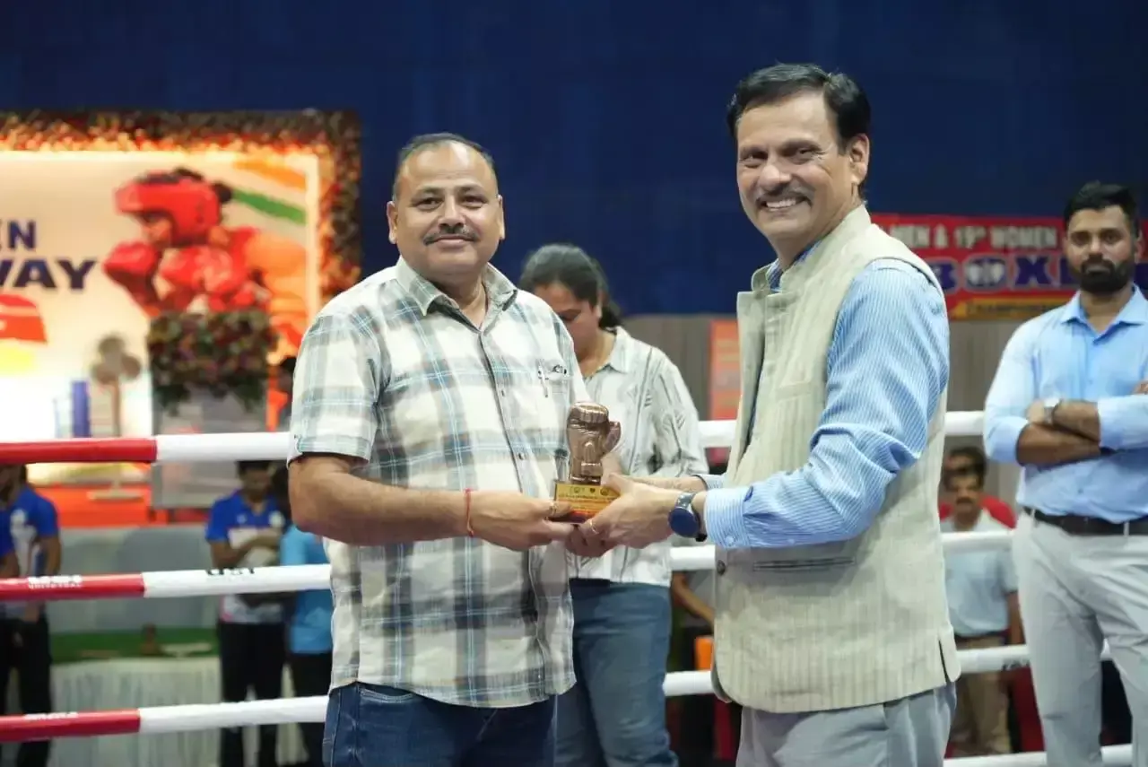 ऑल इंडिया रेलवे बॉक्सिंग प्रतियोगिता में देवी सिंह का सम्मान