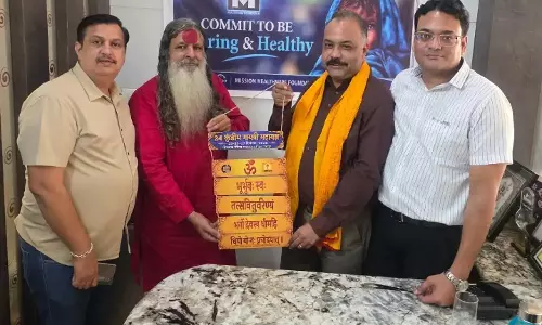 पर्यावरण बचाने की पहल, लकड़ी से तैयार किया गया खास आमंत्रण पत्र