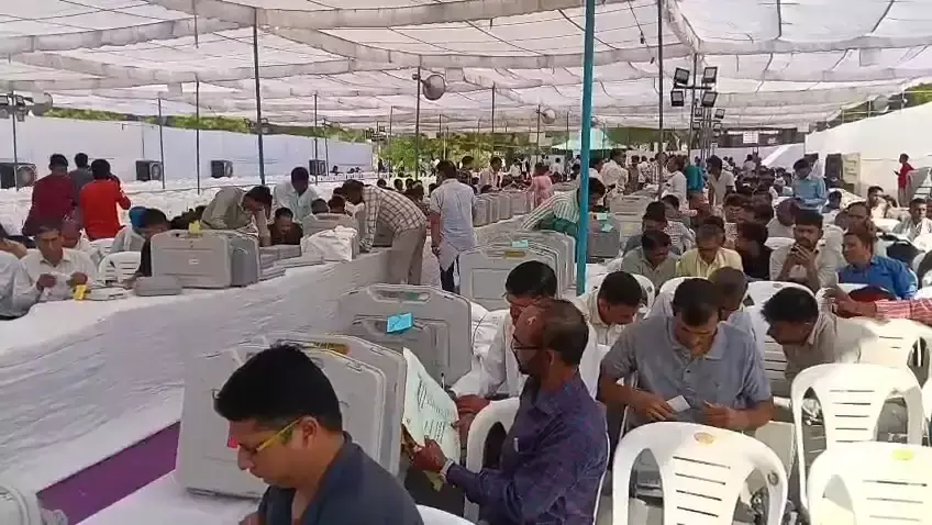 अलवर में जिला परिषद व छह पंचायत समितियों के चुनाव के लिए मतदान आज