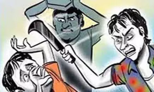 दशहरा मेले में भिड़े लोग, मारपीट और चाकू से हमले की शिकायतें