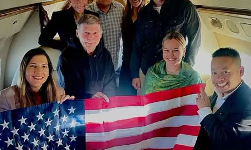 रूस ने अमेरिकी नागरिक स्टीफन हबर्ड को बिना शर्त रिहा किया: डोनाल्ड ट्रंप रूस ने अमेरिकी नागरिक स्टीफन हबर्ड को बिना शर्त रिहा किया: डोनाल्ड ट्रंप