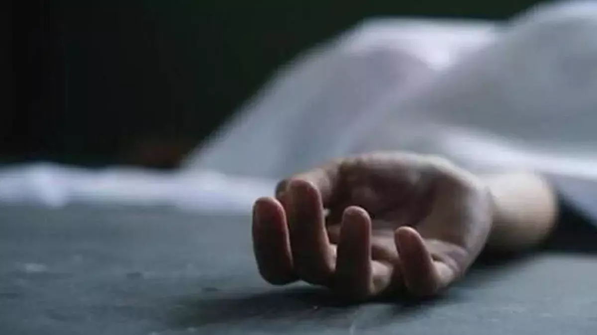 पीरुमाडे में प्रिंस ने पत्नी, सास की हत्या कर दी; ससुर घायल पीरुमाडे में प्रिंस ने पत्नी, सास की हत्या कर दी; ससुर घायल