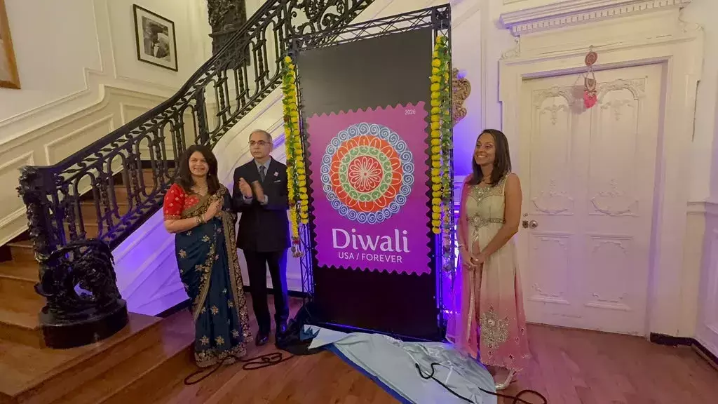 दिवाली स्टैम्प की भारी मांग: US डाक सेवा ने छापीं 2 करोड़ प्रतियां दिवाली स्टैम्प की भारी मांग: US डाक सेवा ने छापीं 2 करोड़ प्रतियां