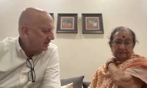 अनुपम खेर ने शेयर किया इमोशनल नोट, कहा- मां से मिले दो महीने हो गए, पूछ रही हैं, तू कब आएगा? अनुपम खेर ने शेयर किया इमोशनल नोट, कहा- मां से मिले दो महीने हो गए, पूछ रही हैं, तू कब आएगा?