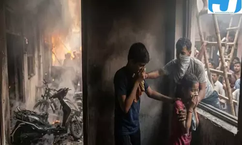 इलेक्ट्रिक स्कूटी और बाइक में आग से संकट, कमरे में फंसे दो लोगों को बचाया