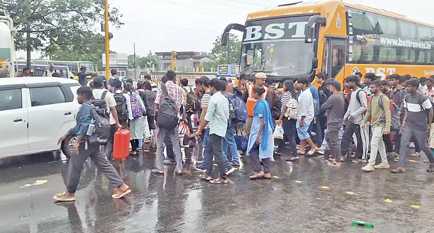 Tamil Nadu: किलांबक्कम के पास ट्रैफिक जाम