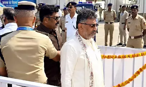मैसूर दशहरा में बड़ा विवाद, पुलिस ने तीन मंत्रियों को रोका मैसूर दशहरा में बड़ा विवाद, पुलिस ने तीन मंत्रियों को रोका