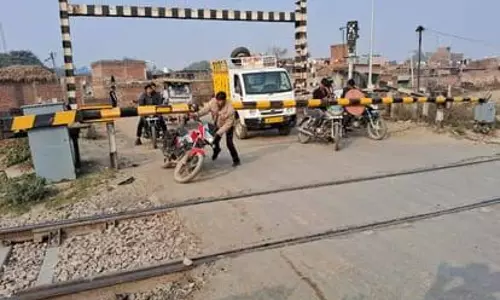 विधानसभा क्षेत्र में रेलवे क्रॉसिंग बंद, वैकल्पिक रास्तों का करें इस्तेमाल विधानसभा क्षेत्र में रेलवे क्रॉसिंग बंद, वैकल्पिक रास्तों का करें इस्तेमाल