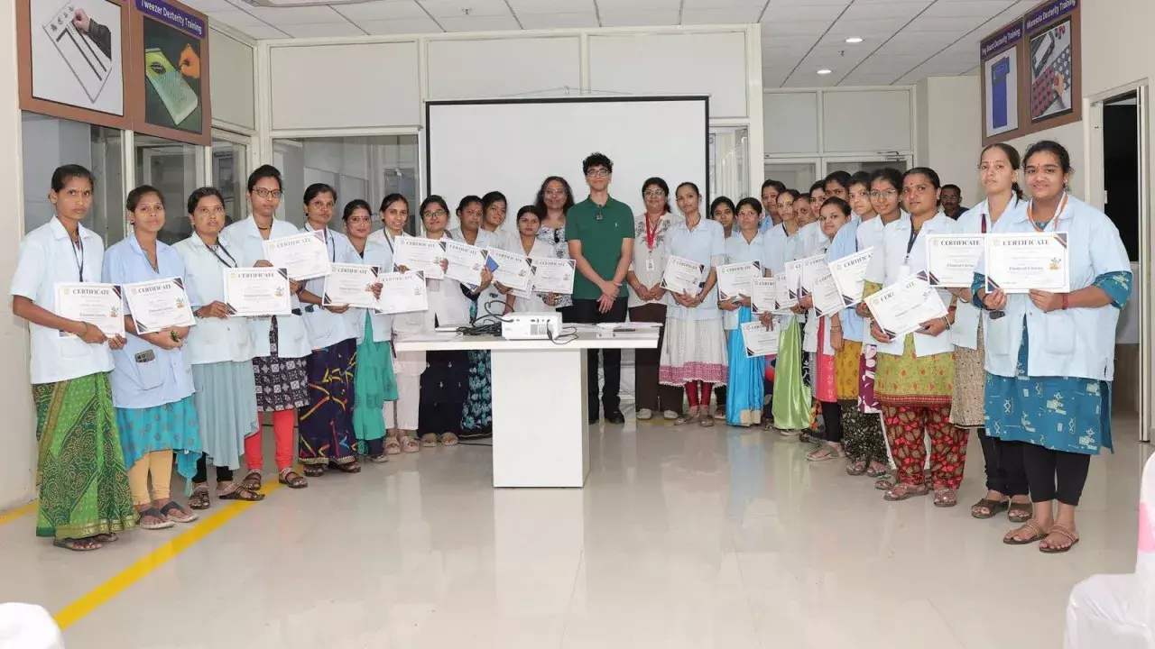 महिला वित्तीय साक्षरता: 17 साल की लड़की की अनोखी पहल महिला वित्तीय साक्षरता: 17 साल की लड़की की अनोखी पहल