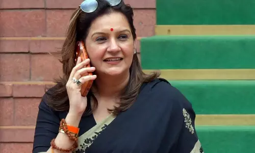 प्रियंका चतुर्वेदी छोड़ेंगी उद्धव ठाकरे का साथ? भाजपा में शामिल होने की अटकलों पर तोड़ी चुप्पी प्रियंका चतुर्वेदी छोड़ेंगी उद्धव ठाकरे का साथ? भाजपा में शामिल होने की अटकलों पर तोड़ी चुप्पी