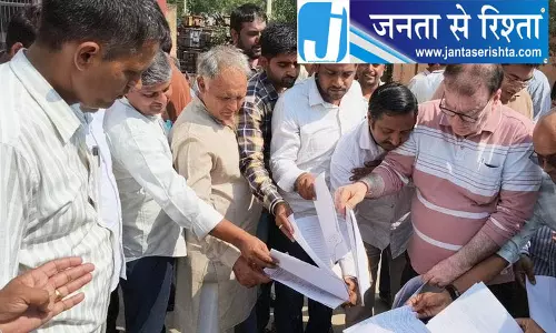हरियाणा में बिजली कर्मचारियों का प्रदर्शन, सरकारी आदेश की प्रतियां जलाईं हरियाणा में बिजली कर्मचारियों का प्रदर्शन, सरकारी आदेश की प्रतियां जलाईं