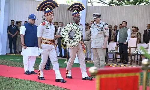 पुलिस स्मृति दिवस: असम में 6 शहीद पुलिसकर्मी सम्मानित पुलिस स्मृति दिवस: असम में 6 शहीद पुलिसकर्मी सम्मानित