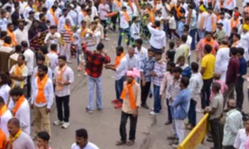 मध्य प्रदेश : जबलपुर में दशहरा जुलूस के दौरान झड़प, युवक और पुलिसकर्मी घायल