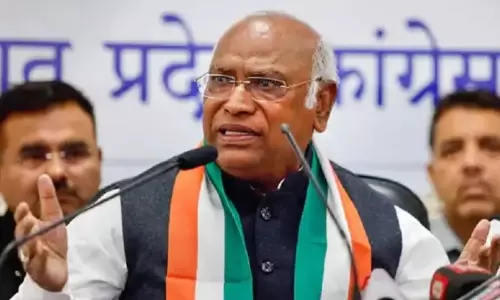 मणिपुर हिंसा पर कांग्रेस आक्रामक, बीजेपी को घेरा मणिपुर हिंसा पर कांग्रेस आक्रामक, बीजेपी को घेरा