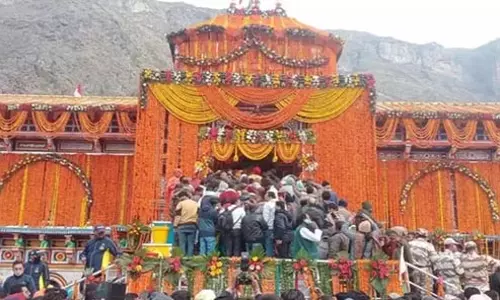 बदरीनाथ धाम के कपाट बंद होने की तारीख घोषित, 16 नवंबर को रात 9:37 बजे बंद होंगे कपाट बदरीनाथ धाम के कपाट बंद होने की तारीख घोषित, 16 नवंबर को रात 9:37 बजे बंद होंगे कपाट
