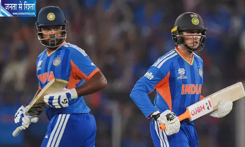 IND vs NZ: भारत की तूफानी शुरुआत, 3 ओवर में ठोके 42 रन IND vs NZ: भारत की तूफानी शुरुआत, 3 ओवर में ठोके 42 रन