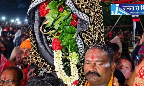 मणिकेश्वरी छत्र यात्रा में उमड़ा श्रद्धालुओं का जनसैलाब मणिकेश्वरी छत्र यात्रा में उमड़ा श्रद्धालुओं का जनसैलाब