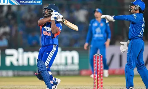 IND vs NZ: भारत की तूफानी बल्लेबाजी, पांच ओवर में ठोके 82 रन IND vs NZ: भारत की तूफानी बल्लेबाजी, पांच ओवर में ठोके 82 रन