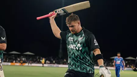 पहला T20I: न्यूजीलैंड का भारत के खिलाफ विशाल स्कोर, बने 225 रन
