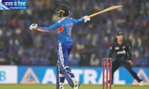 93 रन पर भारत को पहला झटका, ब्रेसवेल ने अभिषेक शर्मा को किया आउट 93 रन पर भारत को पहला झटका, ब्रेसवेल ने अभिषेक शर्मा को किया आउट