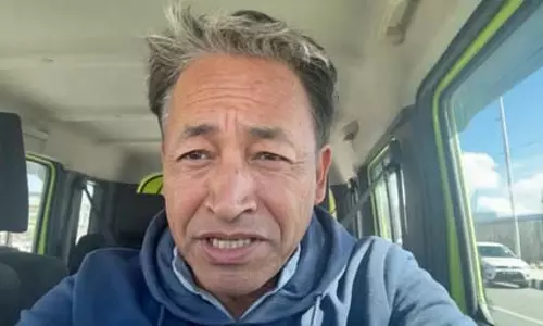 लद्दाख के लोग काफी दुखी हैं, सामाजिक कार्यकर्ता सोनम वांगचुक ने सोशल मीडिया पर साझा किया वीडियो लद्दाख के लोग काफी दुखी हैं, सामाजिक कार्यकर्ता सोनम वांगचुक ने सोशल मीडिया पर साझा किया वीडियो