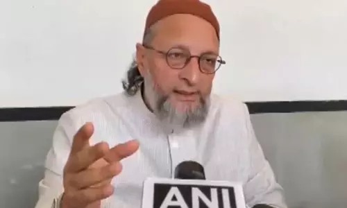 सऊदी अरब में हजारों भारतीय यात्री फंसे, ओवैसी ने केंद्र से की अपील