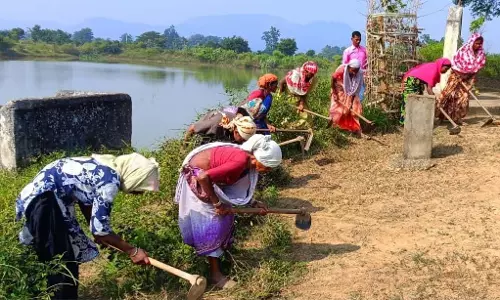 वीबी-जी राम जी योजनारू धमतरी में संवर रहे गांव और ग्रामीण अर्थव्यवस्था को मिल रही नई रफ़्तार वीबी-जी राम जी योजनारू धमतरी में संवर रहे गांव और ग्रामीण अर्थव्यवस्था को मिल रही नई रफ़्तार