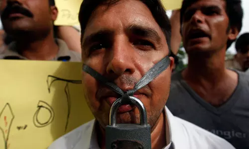 पाकिस्तान में पत्रकारों की सुरक्षा पर सवाल रिपोर्ट में बड़ा खुलासा पाकिस्तान में पत्रकारों की सुरक्षा पर सवाल रिपोर्ट में बड़ा खुलासा