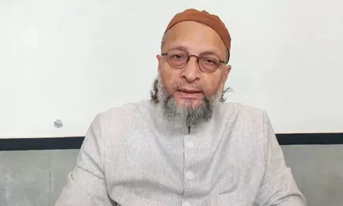 मक्का-मदीना में फंसे भारतीय उमरा यात्रियों की सुरक्षित वापसी की मांग, ओवैसी ने केंद्र सरकार से लगाई गुहार मक्का-मदीना में फंसे भारतीय उमरा यात्रियों की सुरक्षित वापसी की मांग, ओवैसी ने केंद्र सरकार से लगाई गुहार