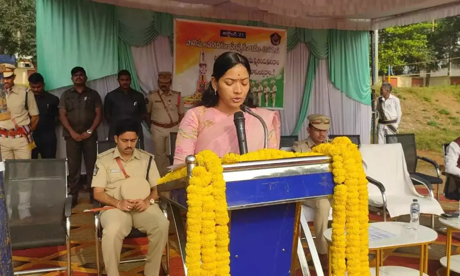 Andhra: पुलिस शहीदों को दी गई श्रद्धांजलि Andhra: पुलिस शहीदों को दी गई श्रद्धांजलि