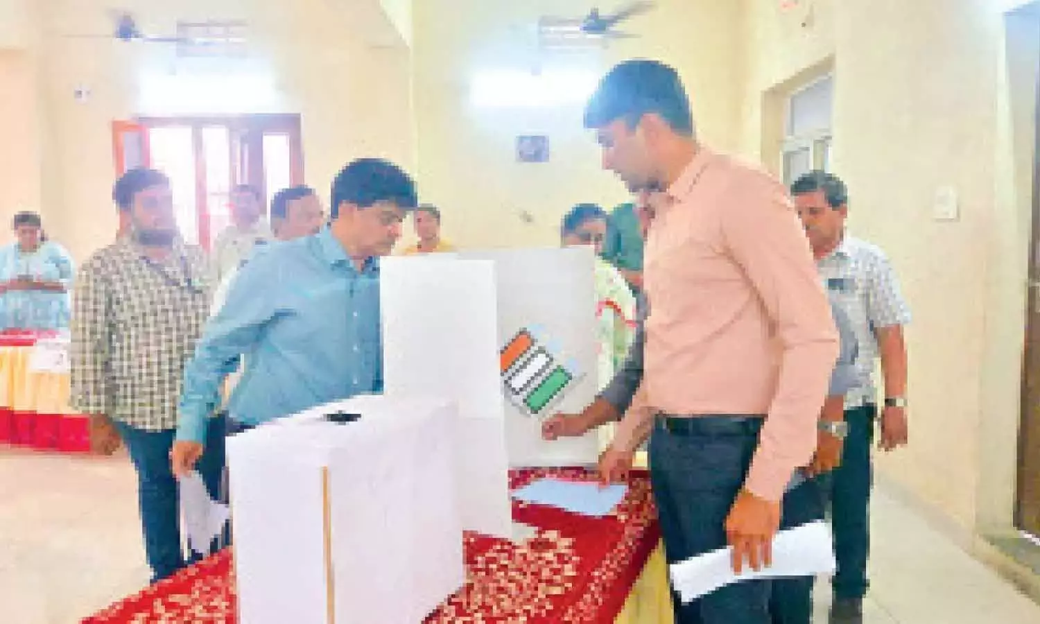 VMC मतदाताओं को शिक्षित करने के लिए मॉडल मतदान केंद्र स्थापित करता है