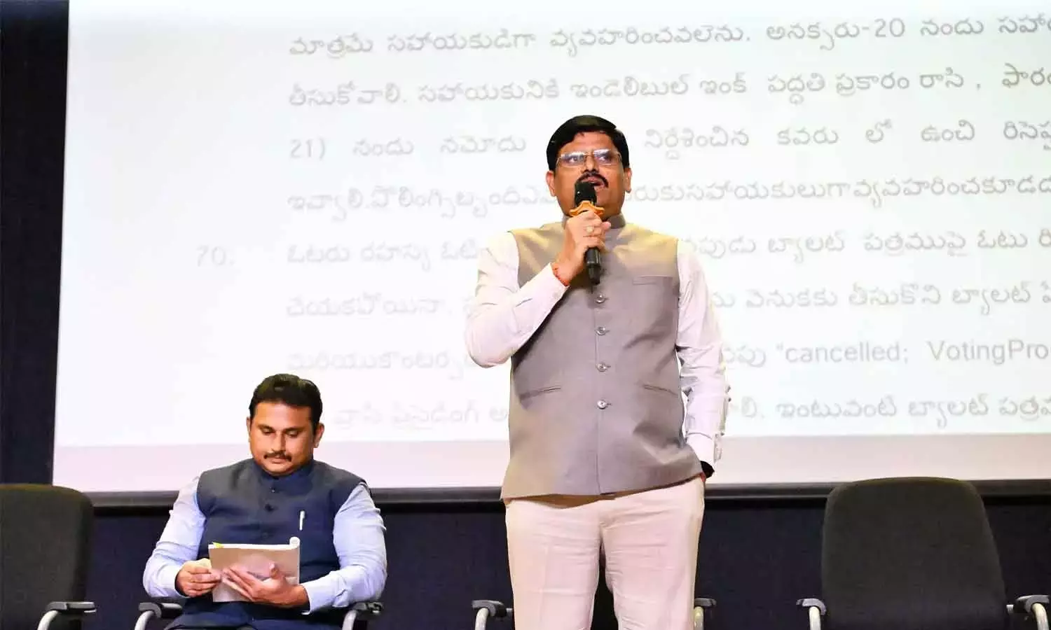Andhra: मतदान कर्मियों ने स्वतंत्र, निष्पक्ष नगरपालिका चुनाव सुनिश्चित करने का आग्रह किया