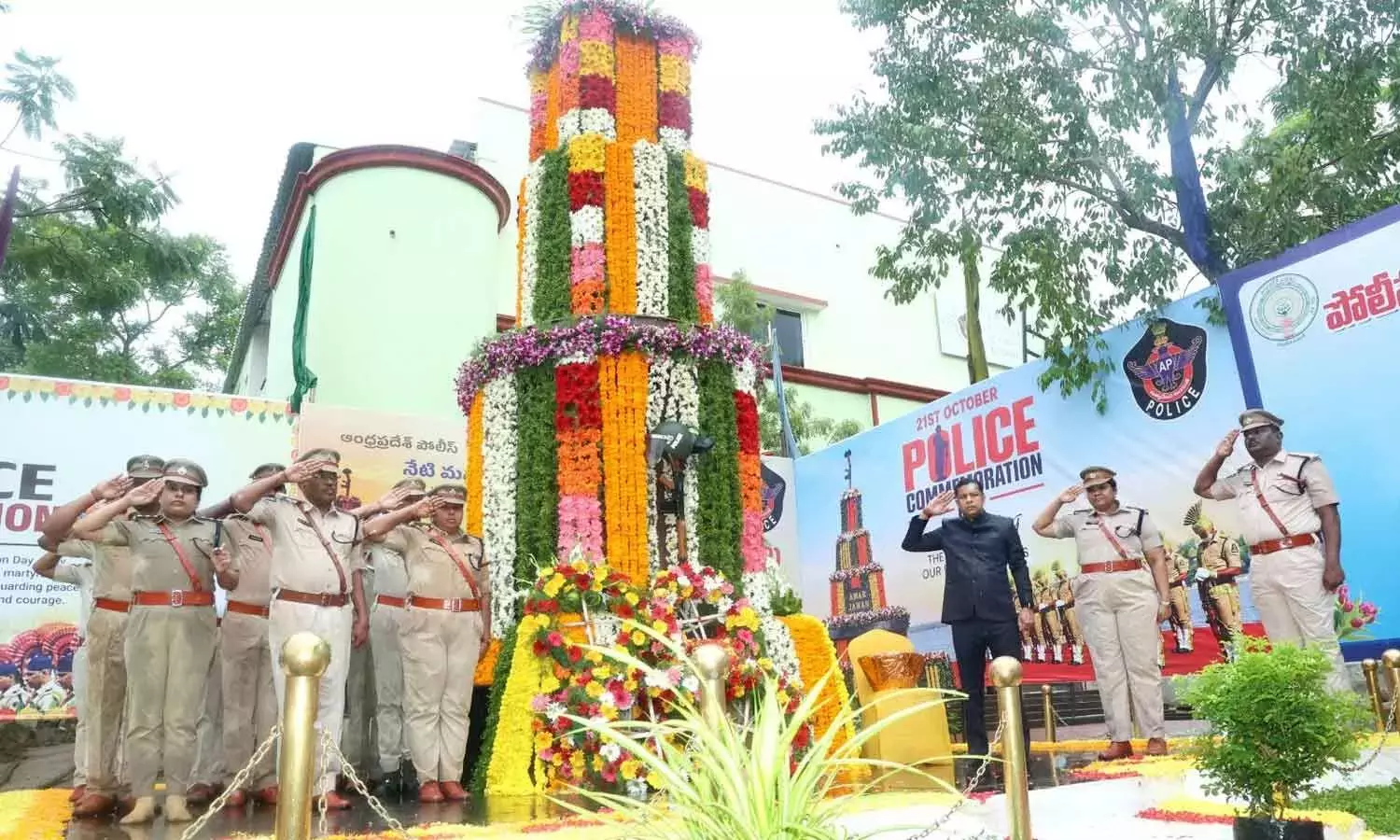 पुलिस शहीदों के प्रति राष्ट्र कृतज्ञ रहेगा: कलेक्टर