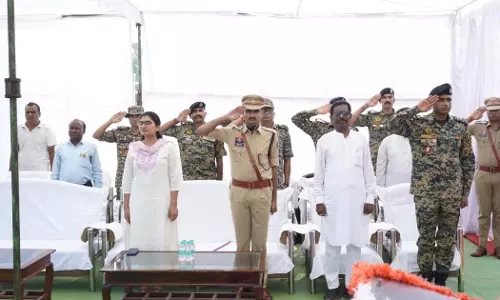 पुलिस स्मृति दिवस पर नारायणपुर में अमर शहीदों को दी श्रद्धांजलि, शहीद परिवारों का किया सम्मान