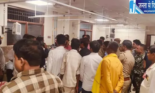 पश्चिमी चंपारण में जिप्सी हादसा, चालक की मौत, छह घायल पश्चिमी चंपारण में जिप्सी हादसा, चालक की मौत, छह घायल