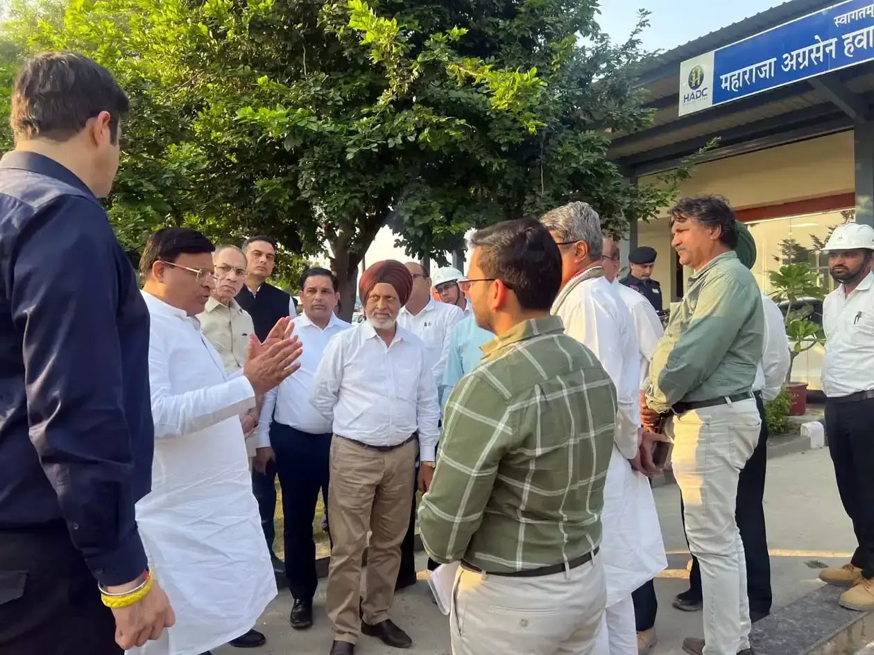 हिसार एयरपोर्ट के विकास को लेकर निर्देश, प्रतिमा स्थापना के लिए स्थल चयन पर जोर हिसार एयरपोर्ट के विकास को लेकर निर्देश, प्रतिमा स्थापना के लिए स्थल चयन पर जोर