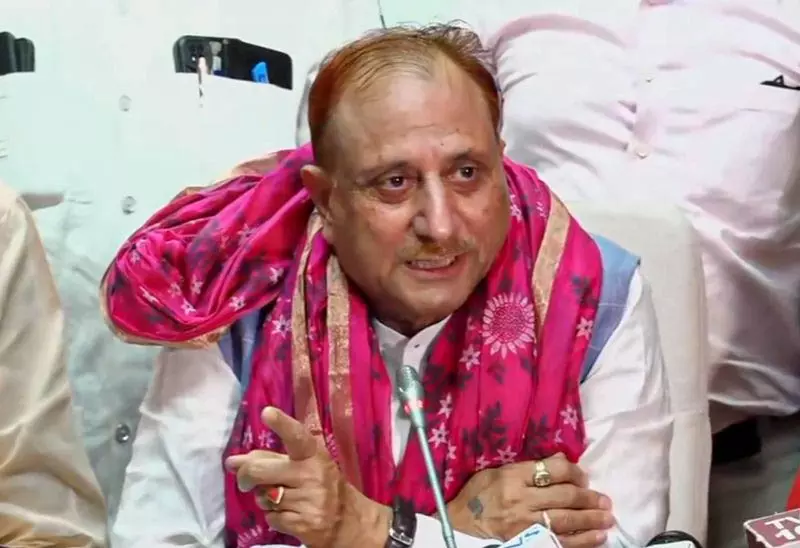 दिल्ली के मेयर ने मुखमेलपुर गांव में सड़क का उद्घाटन किया दिल्ली के मेयर ने मुखमेलपुर गांव में सड़क का उद्घाटन किया