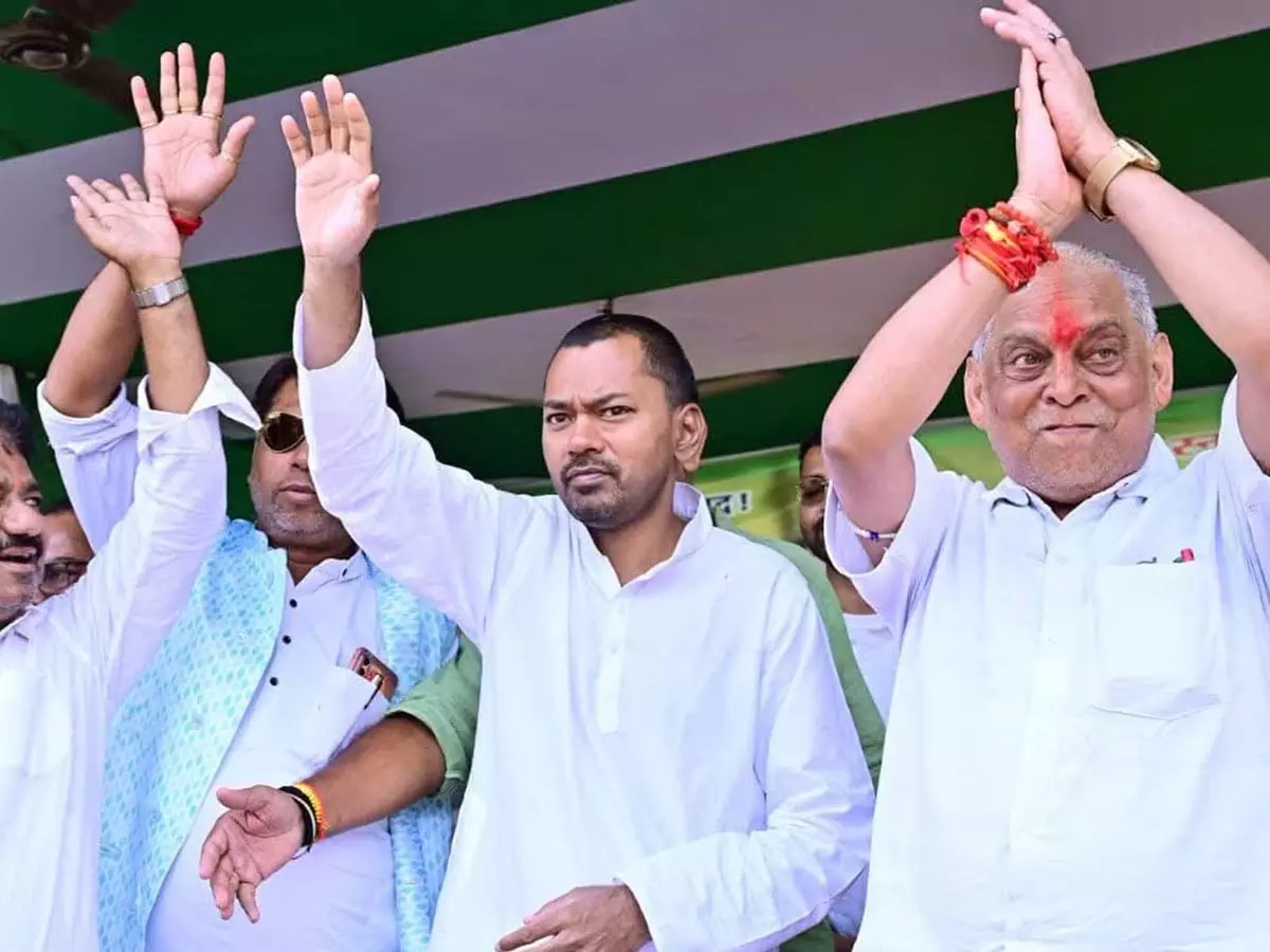 बिहार MLC चुनाव में कांटे की टक्कर, 8 सीटों पर 150 उम्मीदवार मैदान में बिहार MLC चुनाव में कांटे की टक्कर, 8 सीटों पर 150 उम्मीदवार मैदान में